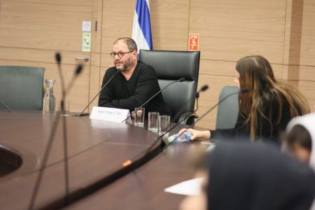 النائب عوفر كسيف يعلن: أعضاء المعارضة يقاطعون التصويت على بنود من قوانين الانقلاب السلطوي